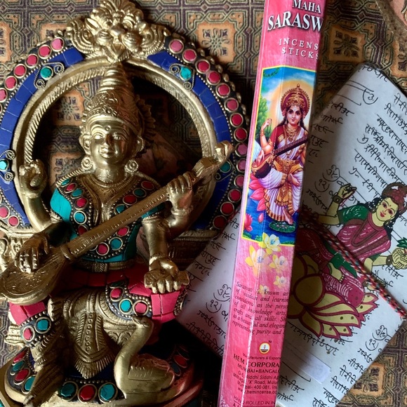 Saraswati Statue & Swan Under Arch Stone Figurine - Picture 12 of 14